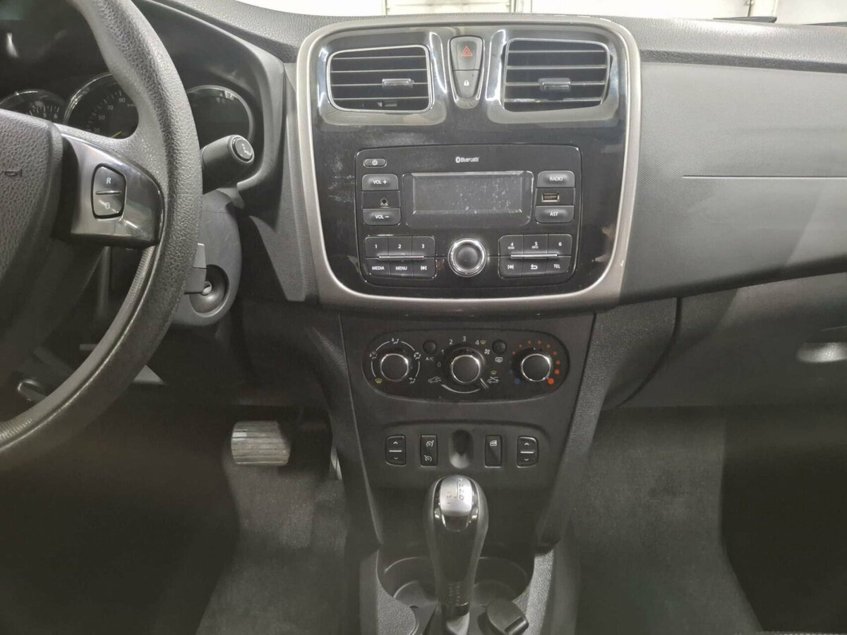 Б/У Рено Логан 2017 года. Фото: #14