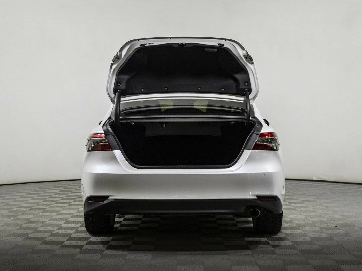 Toyota Camry 2019 года с пробегом. Фото: #18