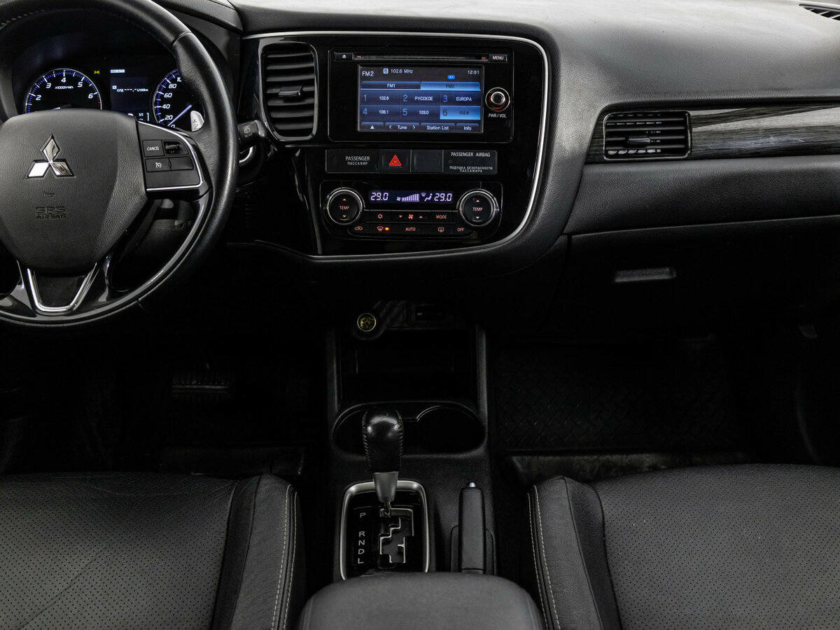 Б/У Митсубиши Оутлэндер 2016 года. Фото: #10