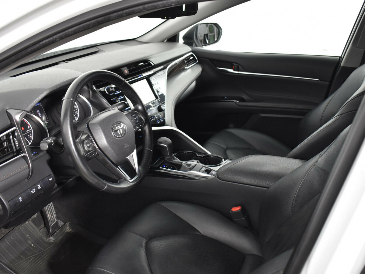 Toyota Camry 2020 года с пробегом. Фото: #6