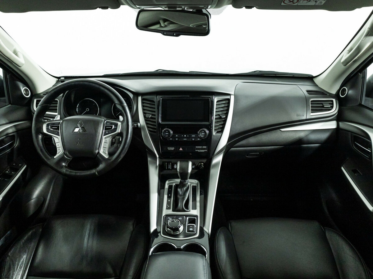 Mitsubishi Pajero Sport 2017 года с пробегом. Фото: #10